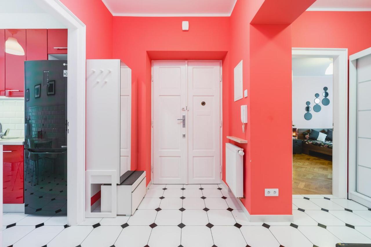 Modern Urban Escape - Old Town Apartment - By Upstairs คราคูฟ ภายนอก รูปภาพ