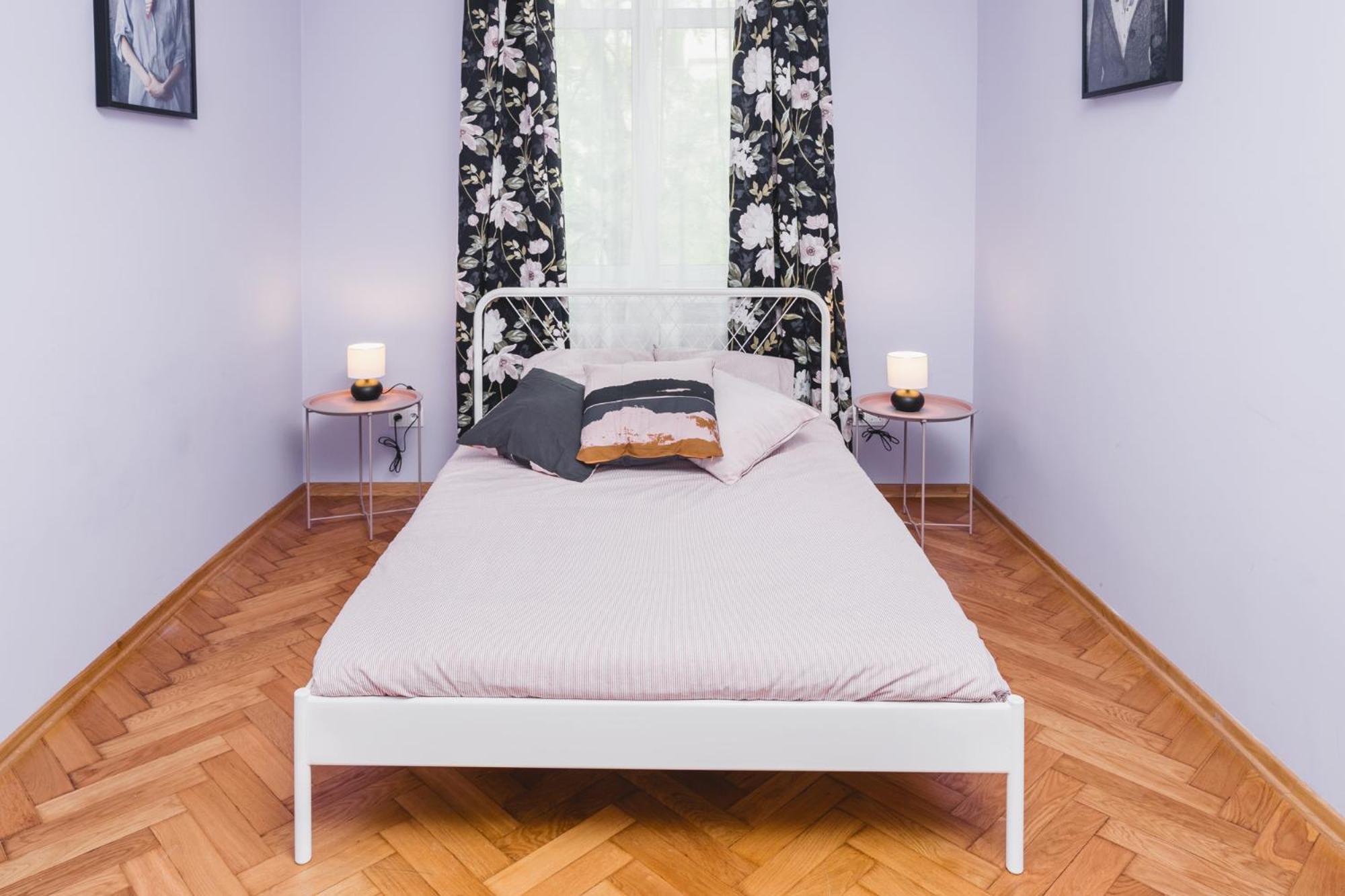 Modern Urban Escape - Old Town Apartment - By Upstairs คราคูฟ ภายนอก รูปภาพ