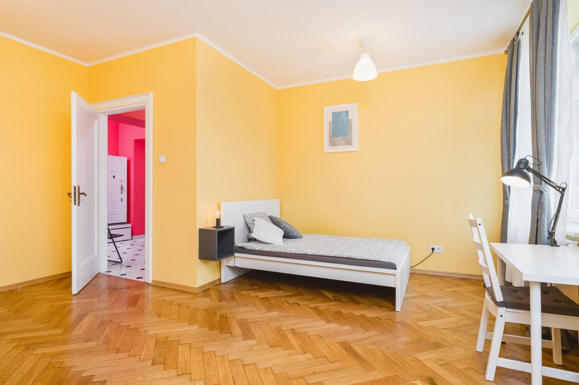 Modern Urban Escape - Old Town Apartment - By Upstairs คราคูฟ ภายนอก รูปภาพ